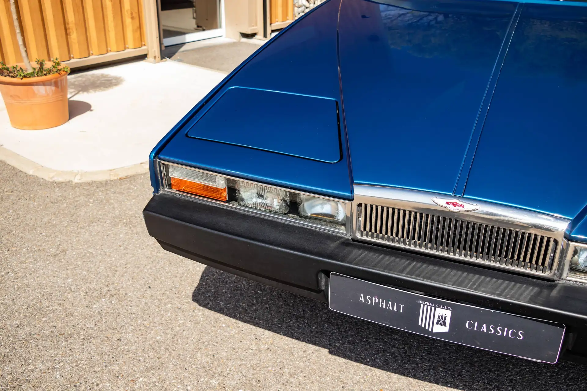 애스턴마틴 Lagonda 1986 네이비 사진 5