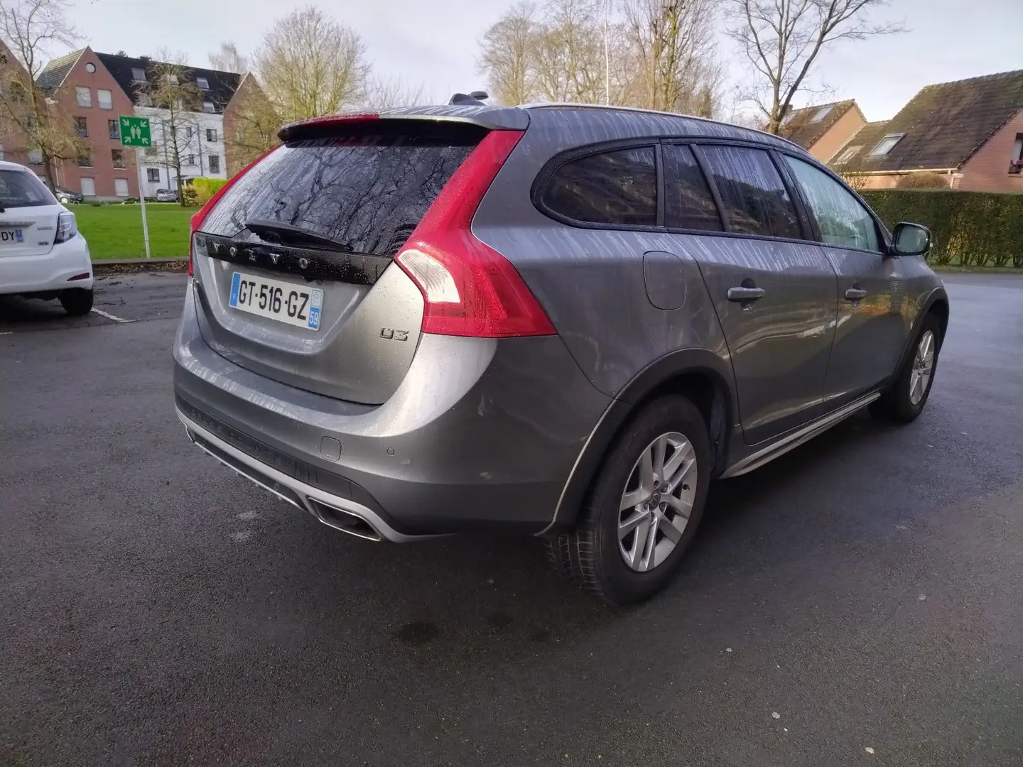 Volvo V60 Cross Country D3 150 ch Summum Gris - 2