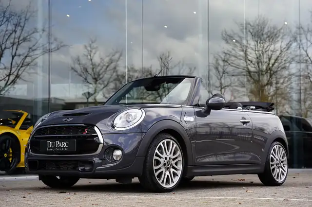 MINI Cooper S Cabrio Mini 2.0 Chili Serious Business 18 Inch / Navigati