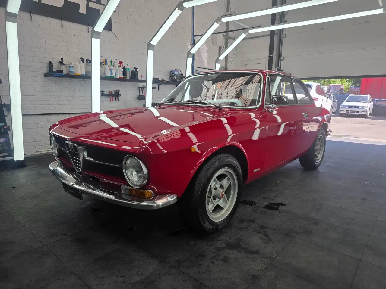 Alfa Romeo GT 1300, foto 1