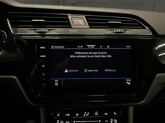 Volkswagen Touran view 24