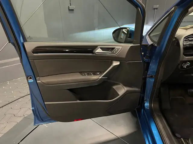 Volkswagen Touran view 13