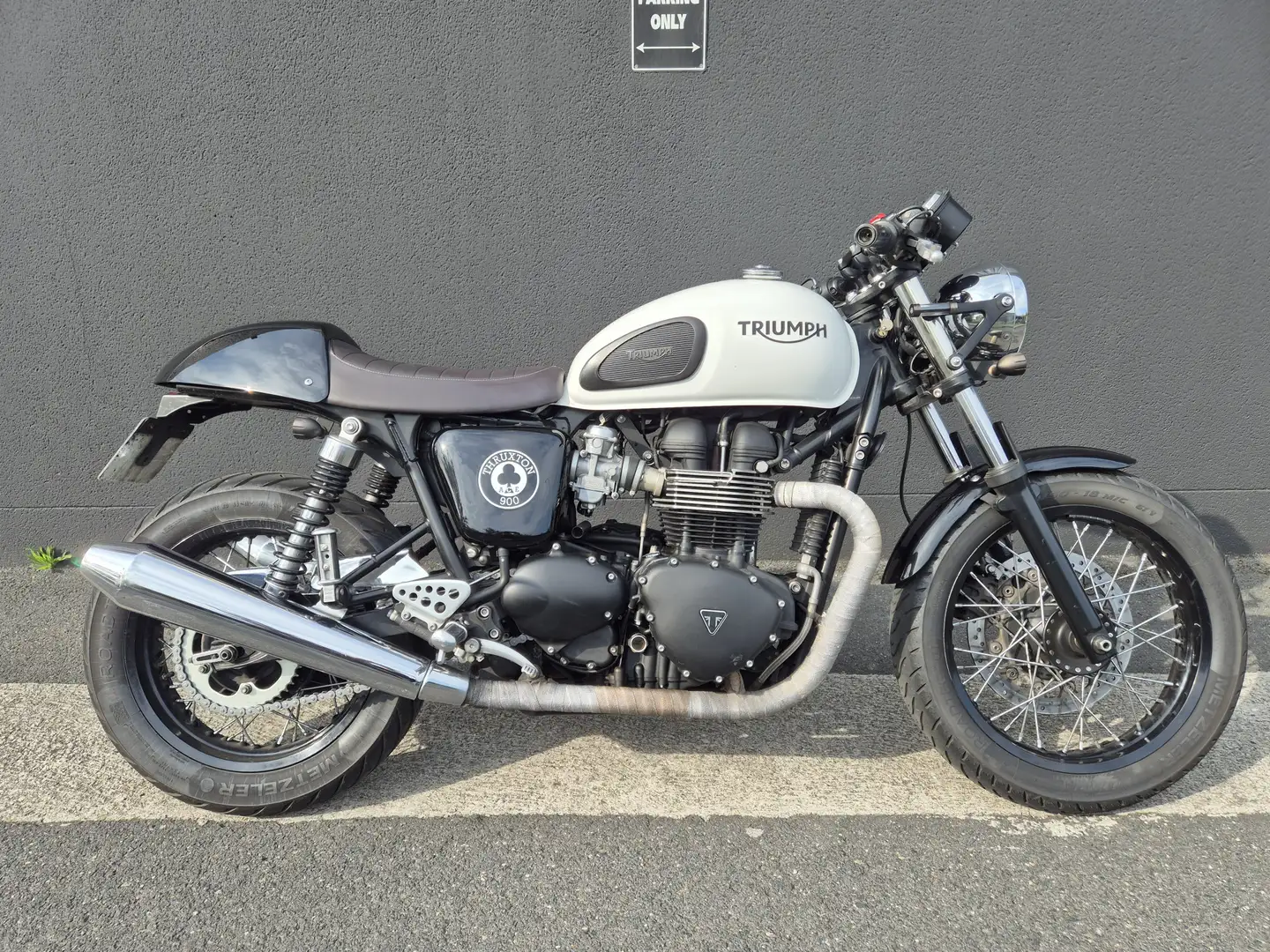Triumph Thruxton - 1