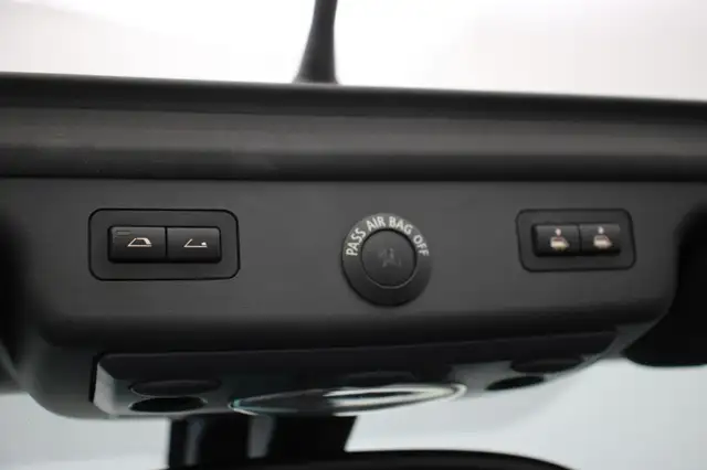 Mini Convertible view 27