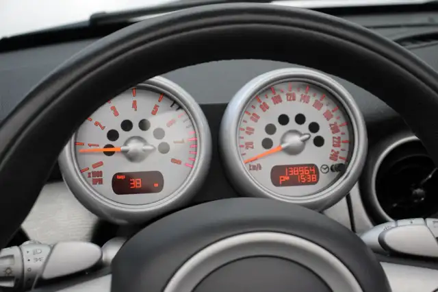 Mini Convertible view 23