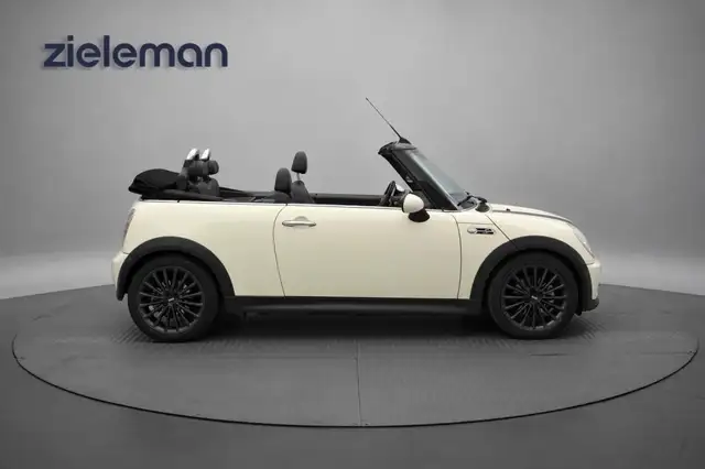 Mini Convertible view 17