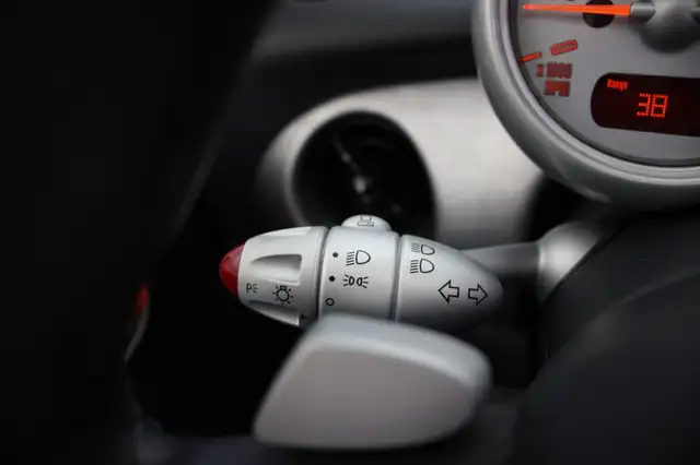 Mini Convertible view 25