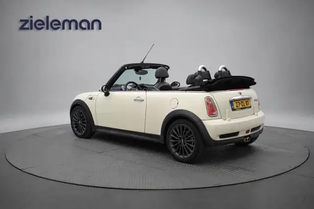 Mini Convertible view 3