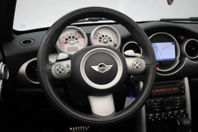 Mini Convertible view 22
