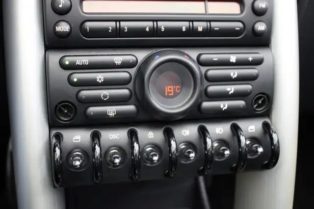 Mini Convertible view 29