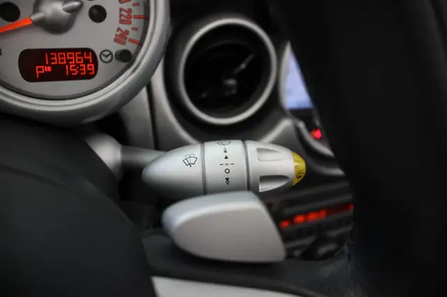 Mini Convertible view 26