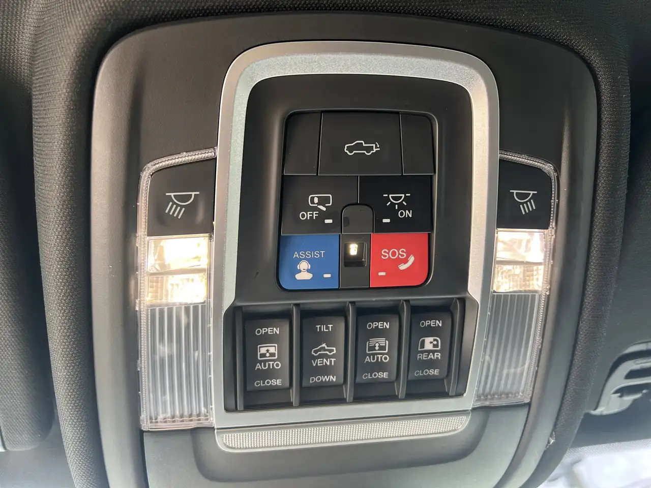 RAM 1500 снимка RAM 1500