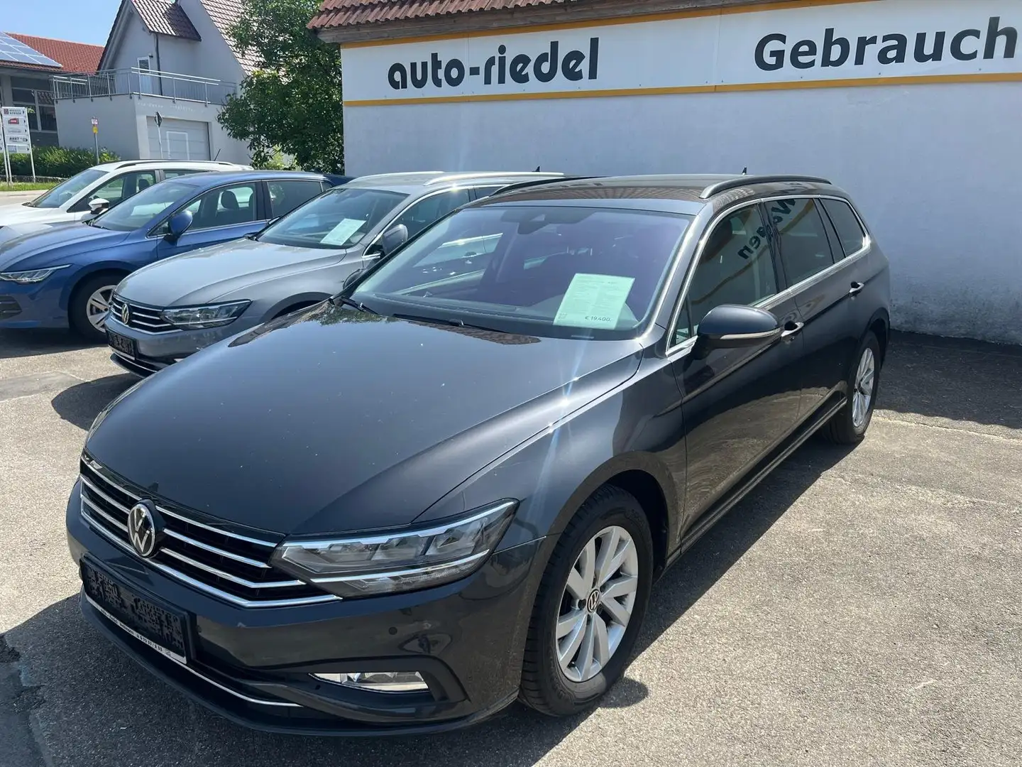 Volkswagen Passat Variant Business Automatik Grau - 2