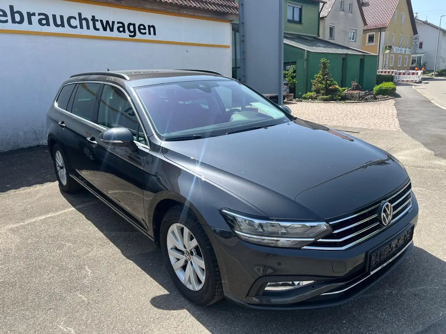 Volkswagen Passat Variant Business Automatik Grau - 1