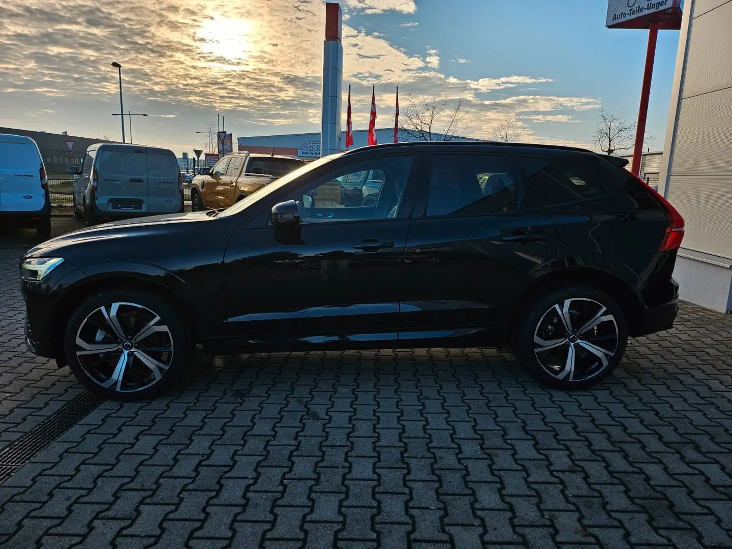 Volvo XC60 Plus Dark 2WD LED ACC DAB 21" 360° Noir - 2
