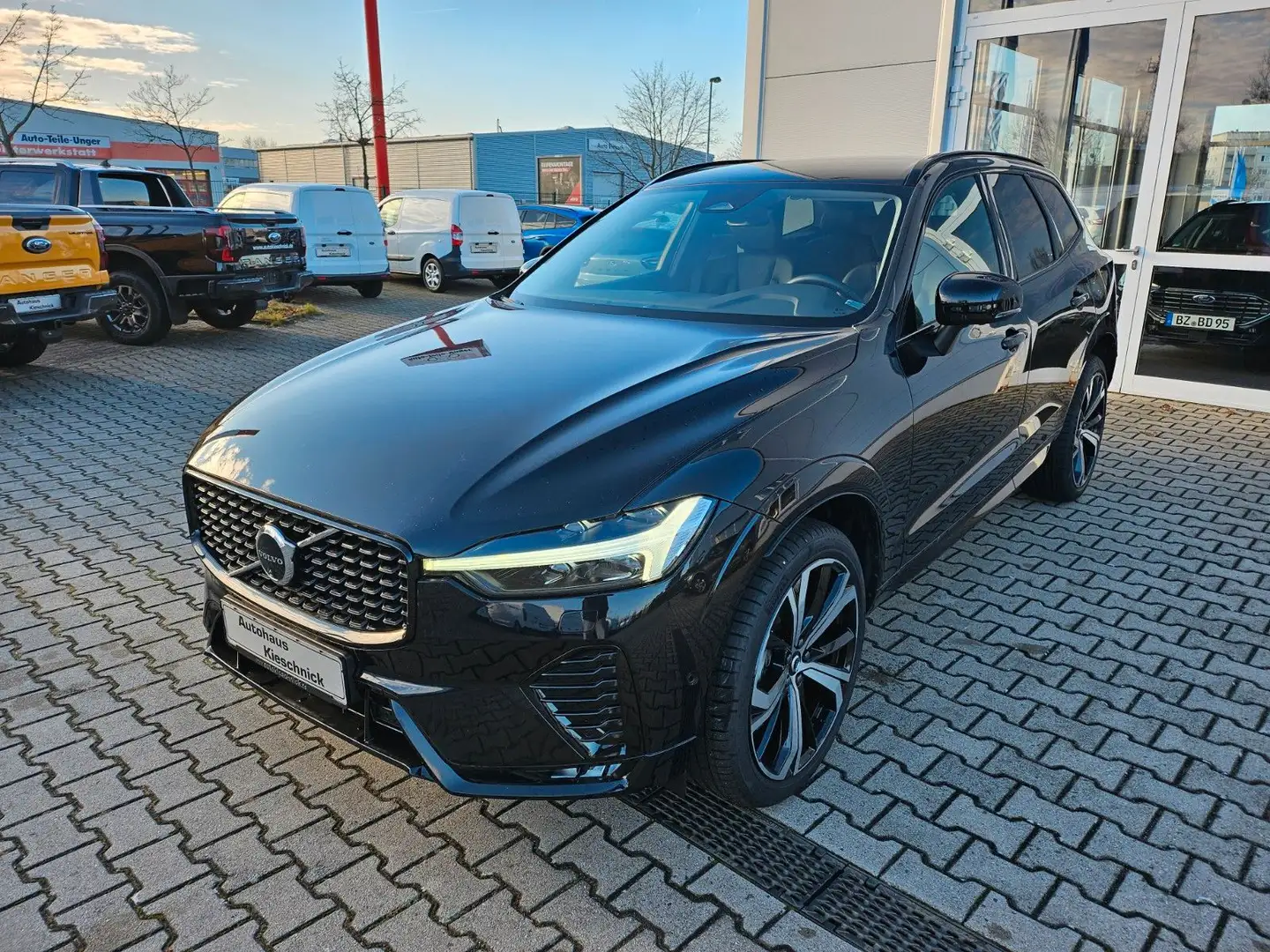 Volvo XC60 Plus Dark 2WD LED ACC DAB 21" 360° Noir - 1