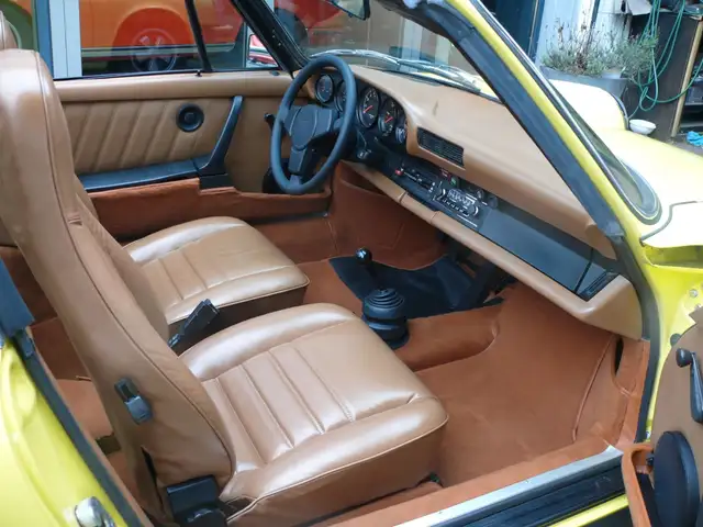 Porsche 911 view 14