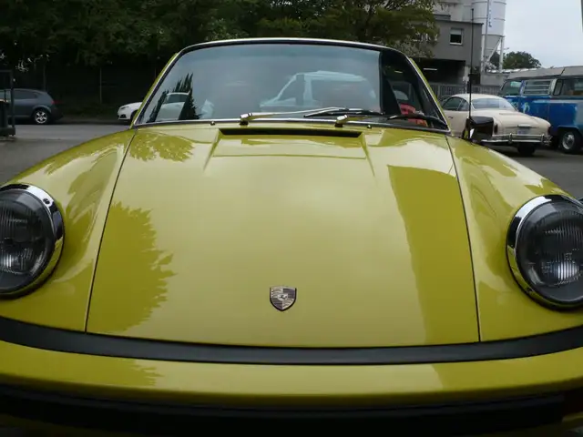 Porsche 911 view 12