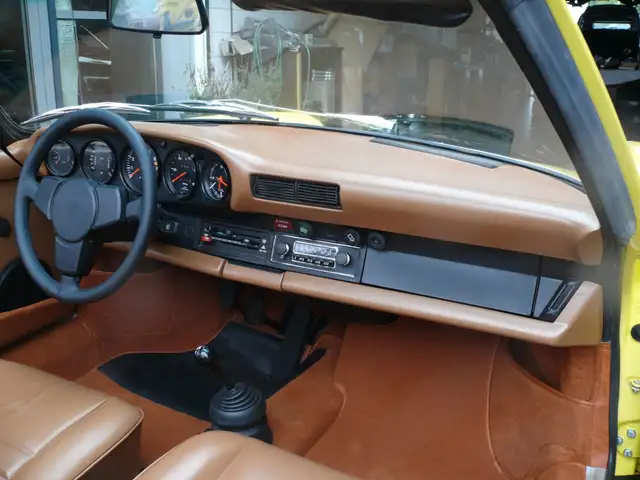 Porsche 911 view 15