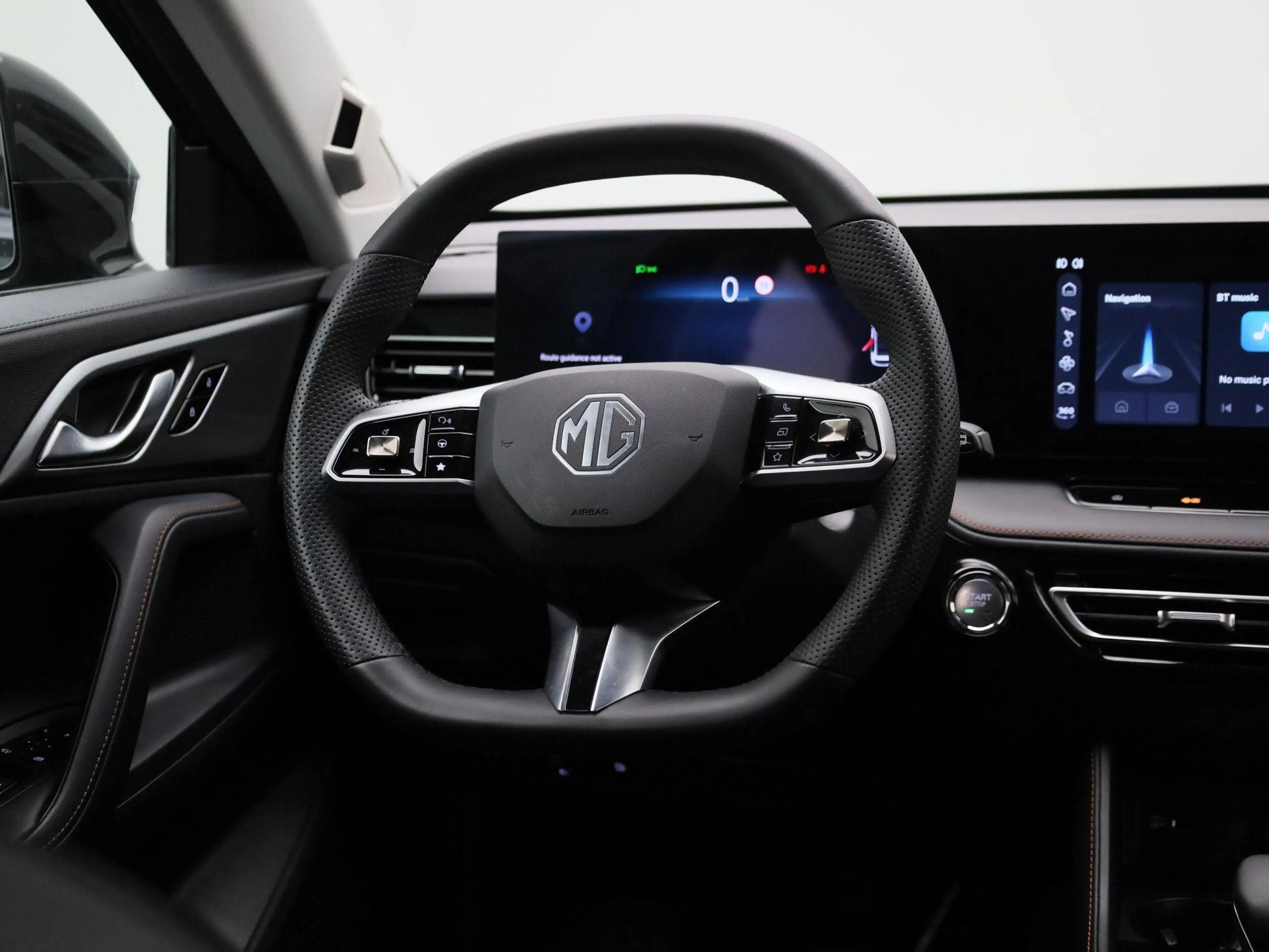 MG HS MG PHEV 1.5 Luxury — photo 9