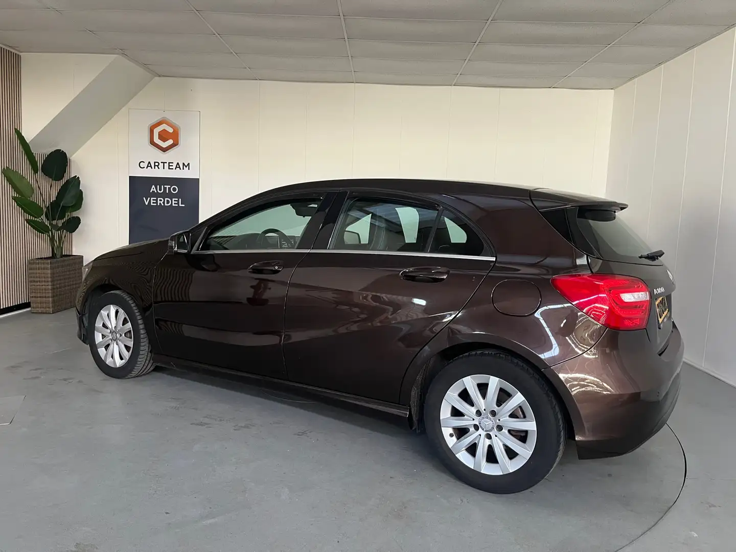 Mercedes-Benz A 180 Ambition Airco, Automaat, LMV, zeer netjes Bruin - 2