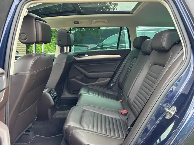 Volkswagen Passat view 18
