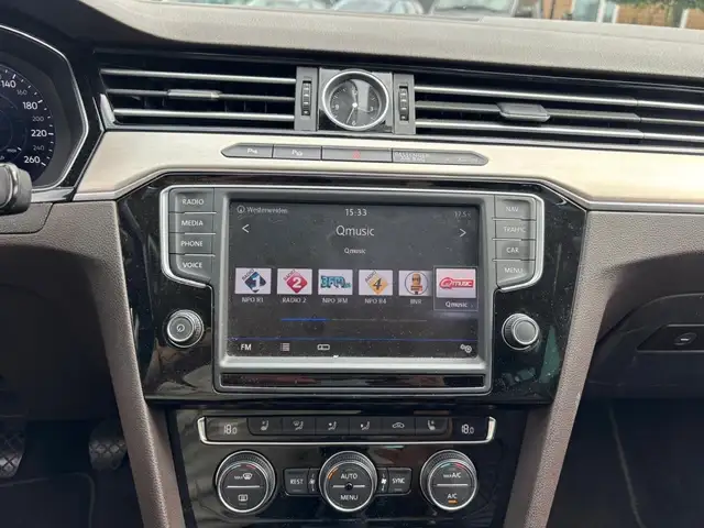 Volkswagen Passat view 14