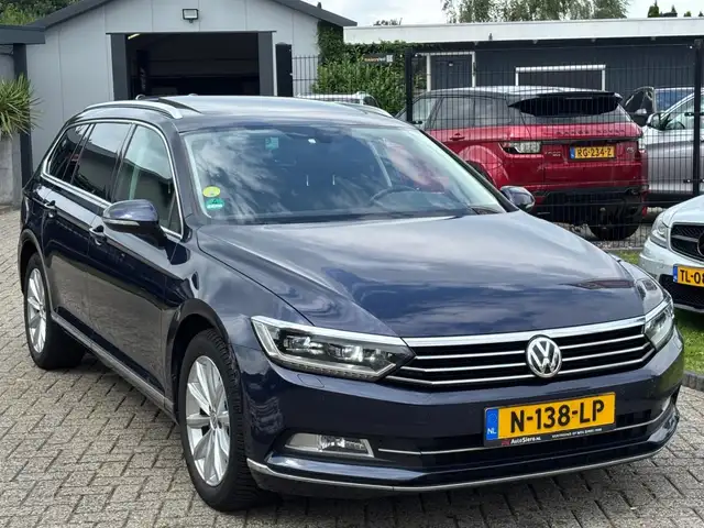 Volkswagen Passat view 3
