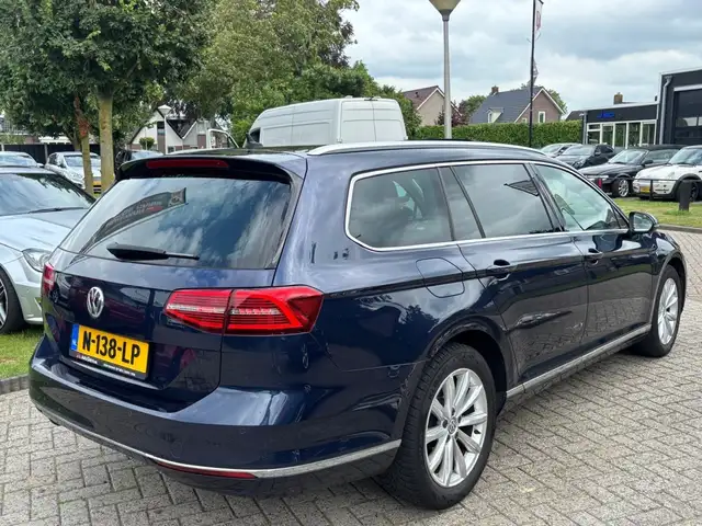 Volkswagen Passat view 5