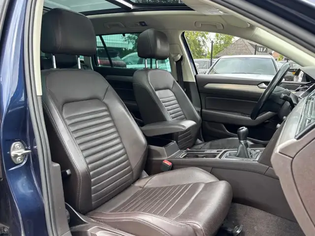 Volkswagen Passat view 11