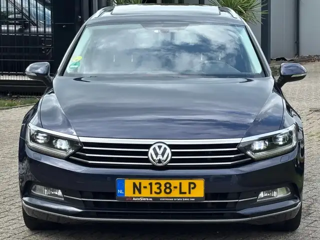 Volkswagen Passat view 2