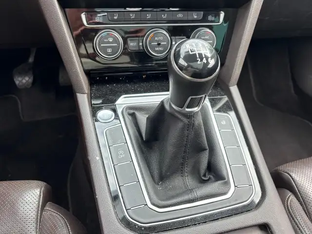 Volkswagen Passat view 16