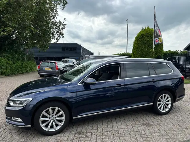 Volkswagen Passat view 8
