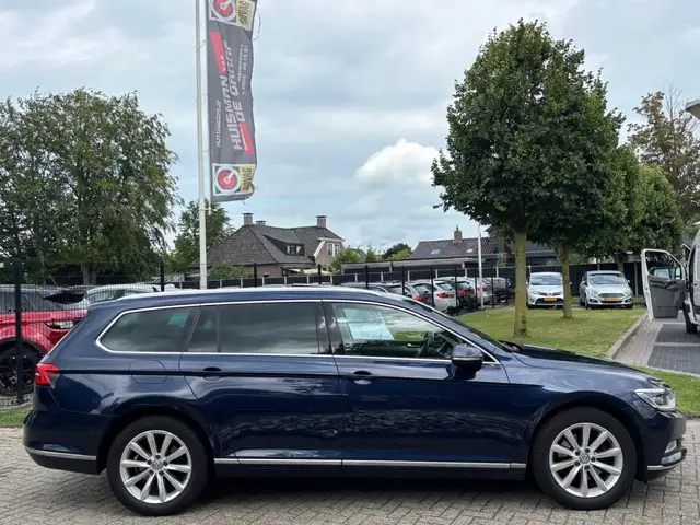 Volkswagen Passat view 4