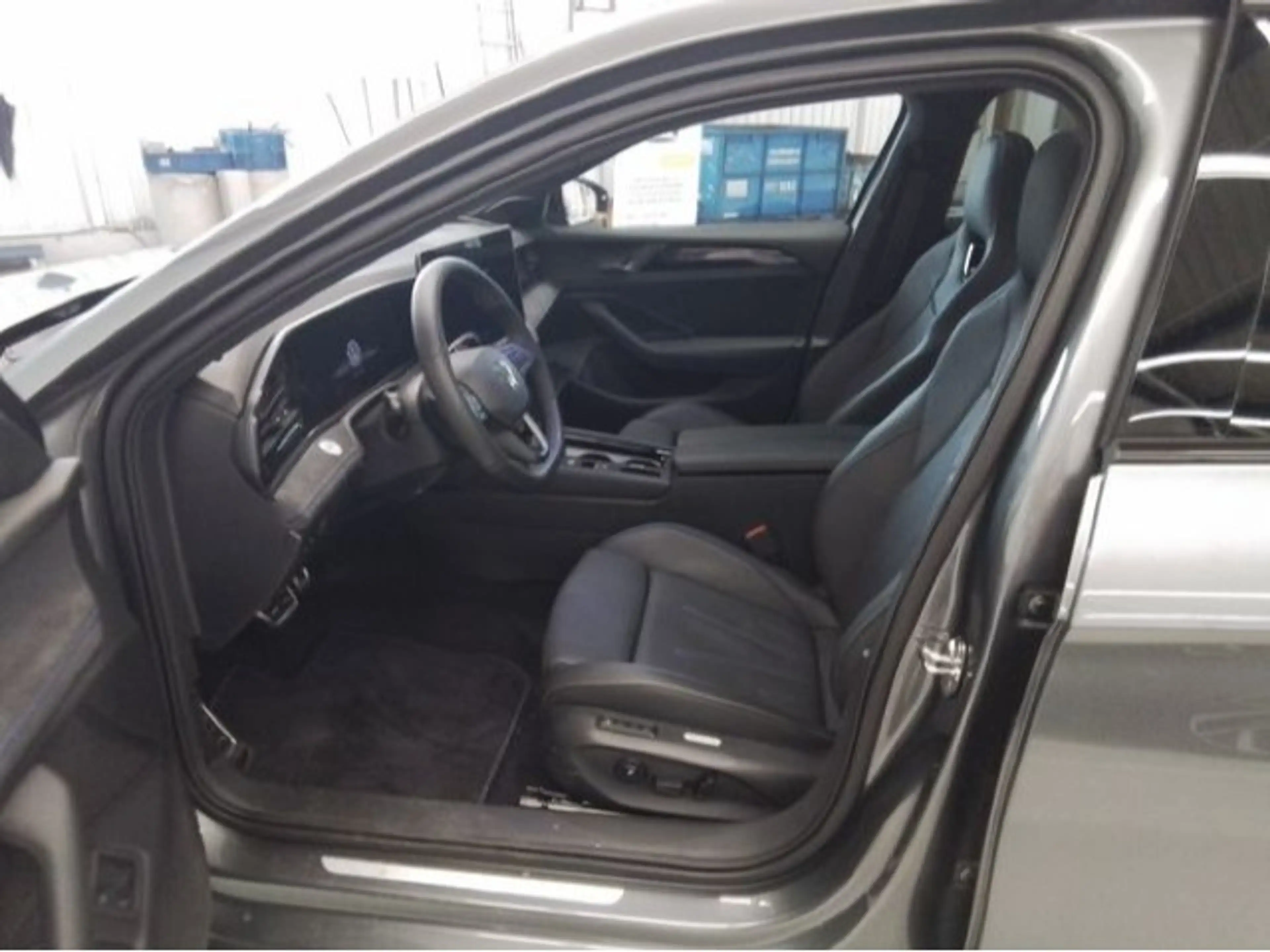 Volkswagen Passat Variant eHybrid DSG PANO AHK NP: 82705 € — photo 5
