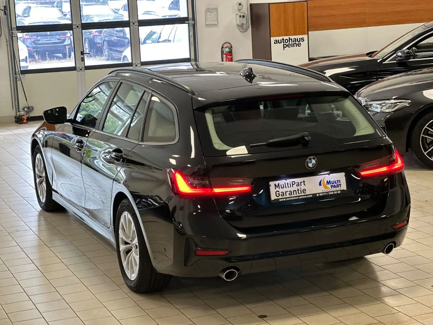 BMW 318 d Advantage Aut/Navi/ParkAss/SitzHeiz/Tempoma Noir - 2