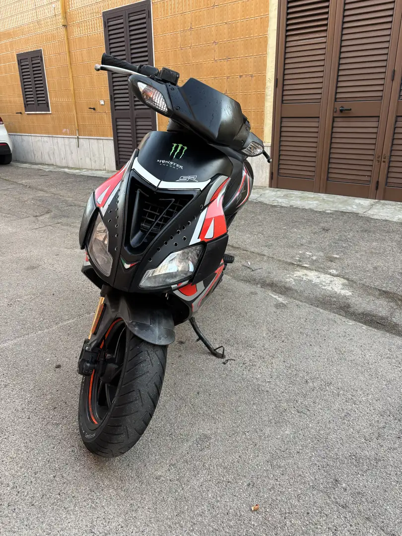 Aprilia SR 50 rosso e nero - 1