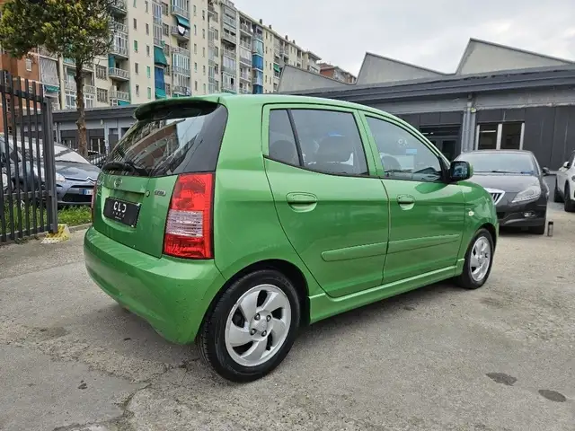 Kia Picanto view 2