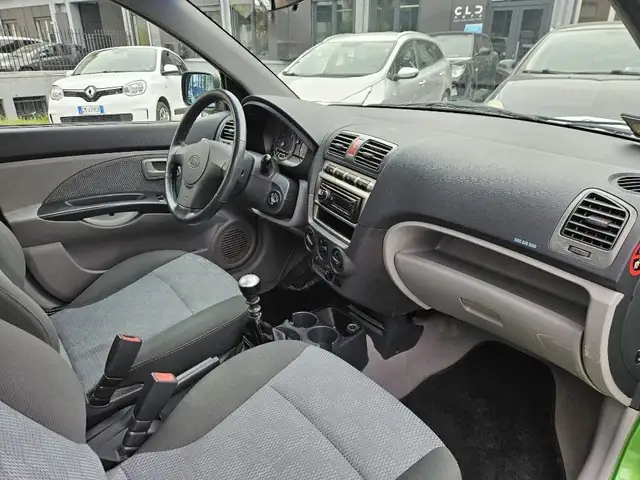 Kia Picanto view 8