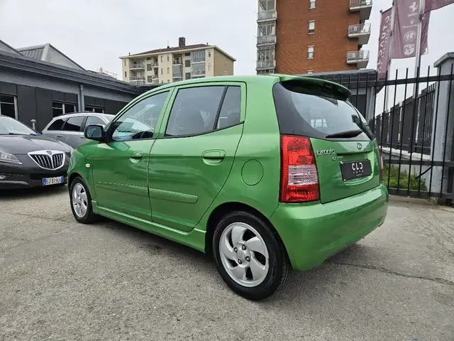 Kia Picanto view 5
