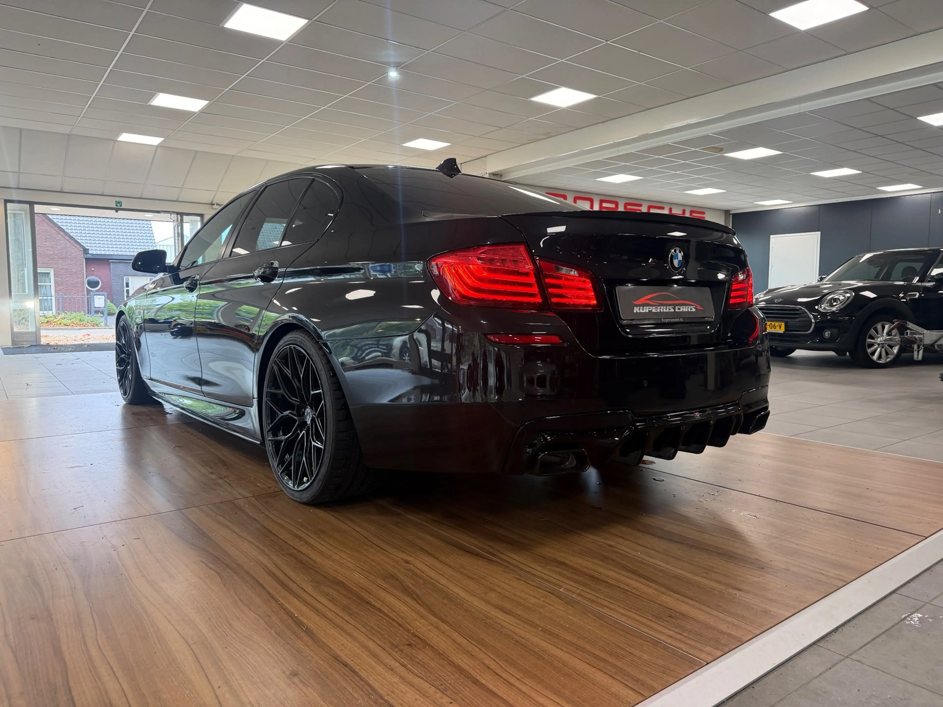 BMW 535 5-serie 535xd M Sport Edition High executive Bakre — photo 4