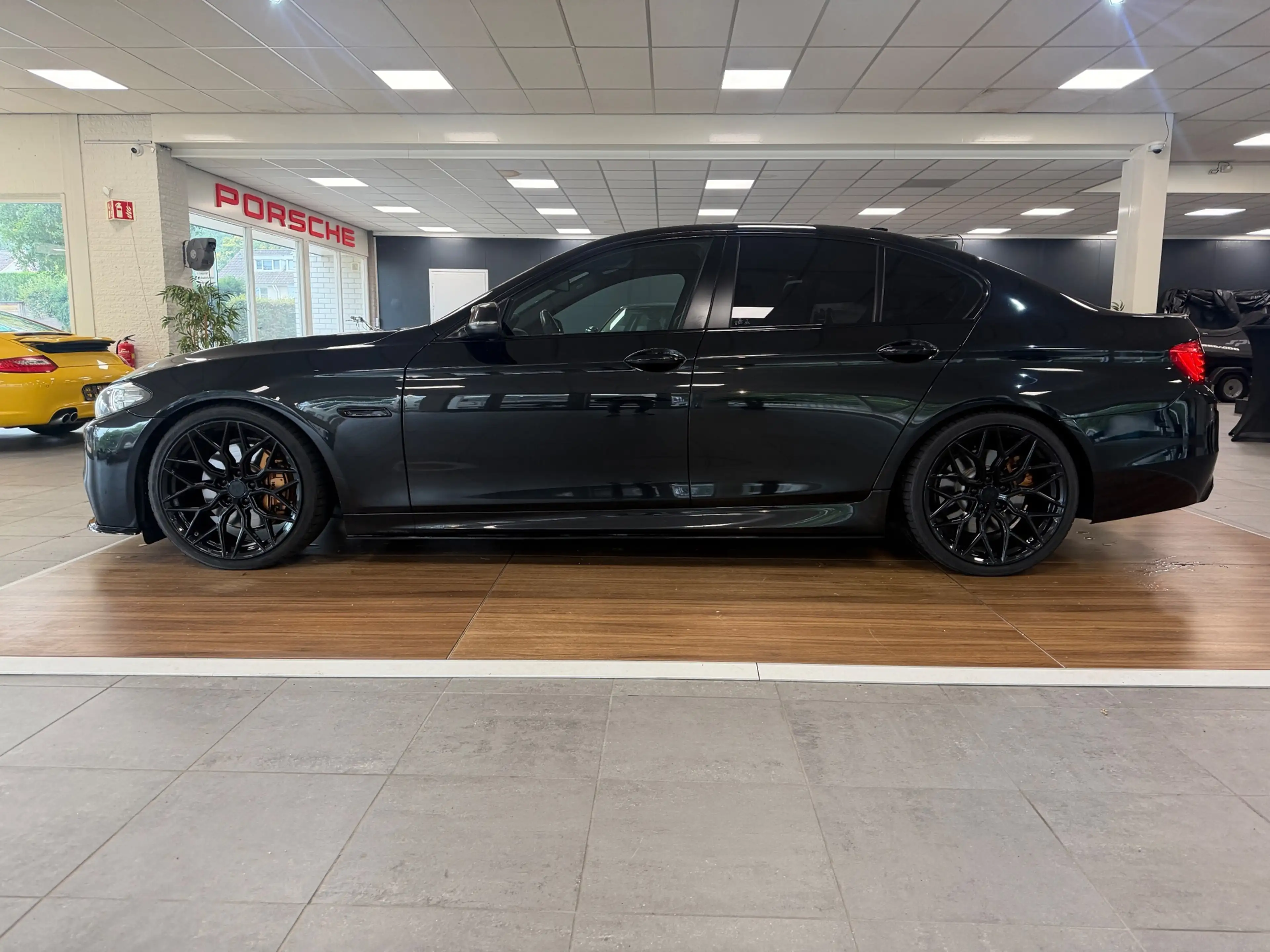 BMW 535 5-serie 535xd M Sport Edition High executive Bakre — photo 3
