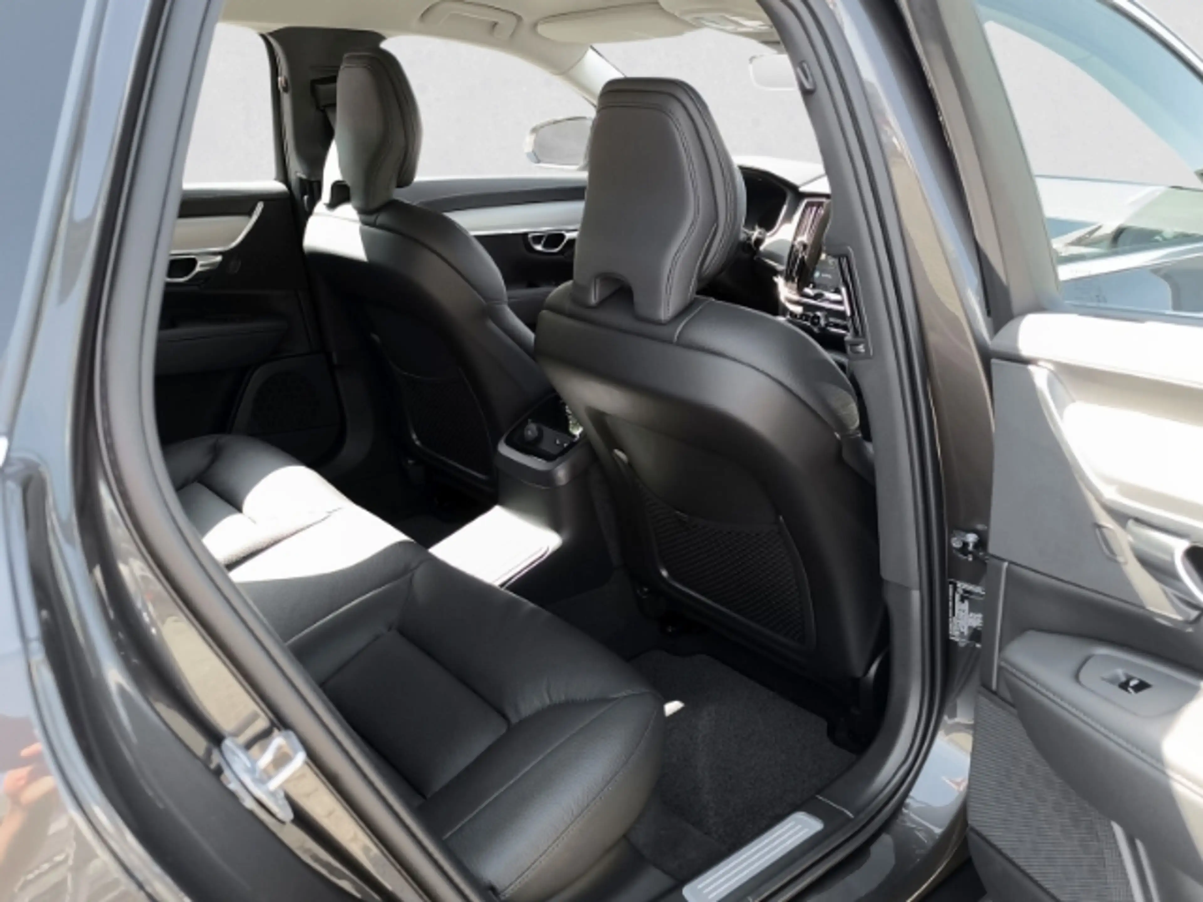 Volvo V90 Plus Bright AWD T6 19''LM AHK Leder eStandhz DAB H — photo 5