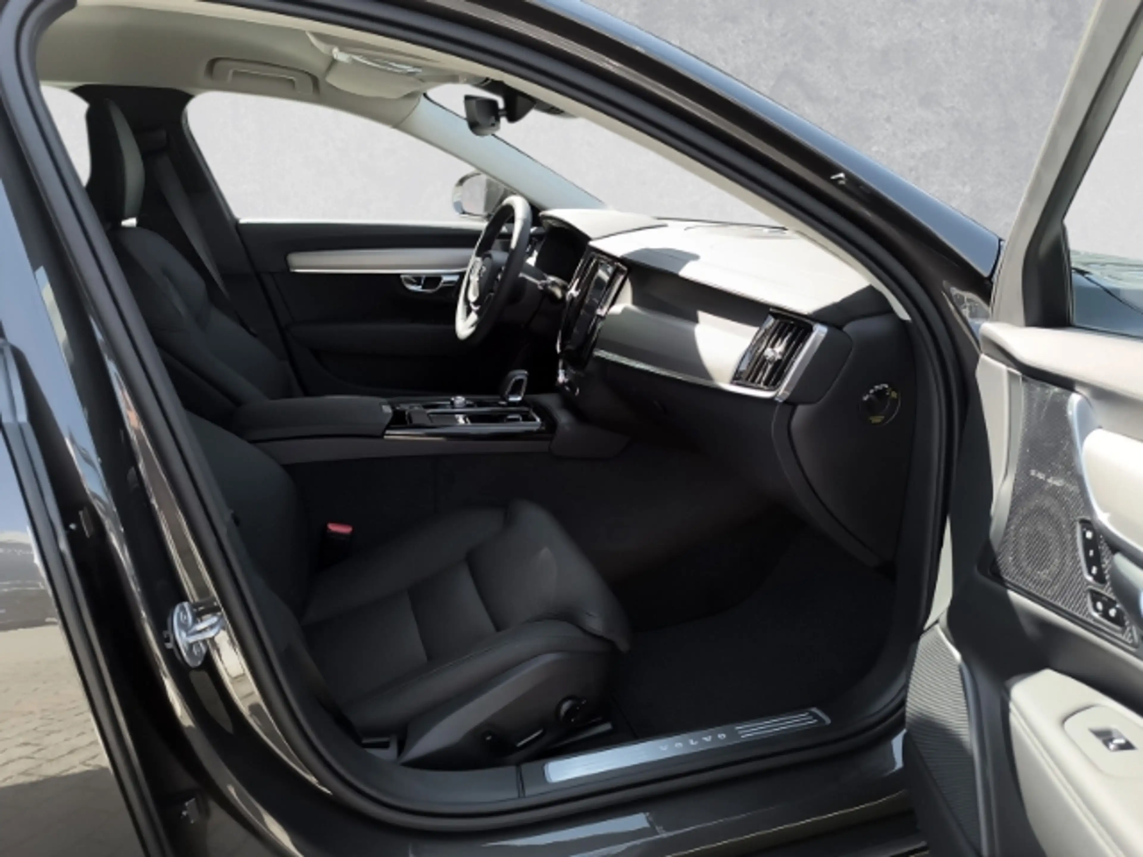 Volvo V90 Plus Bright AWD T6 19''LM AHK Leder eStandhz DAB H — photo 3