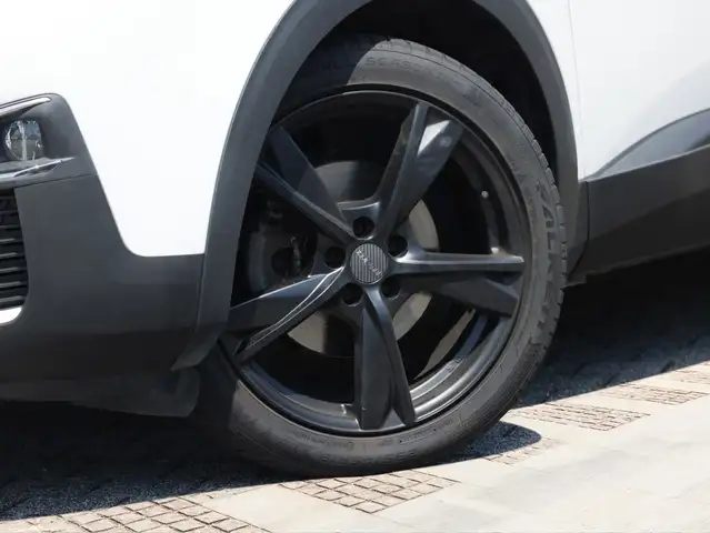 Peugeot 5008 view 5