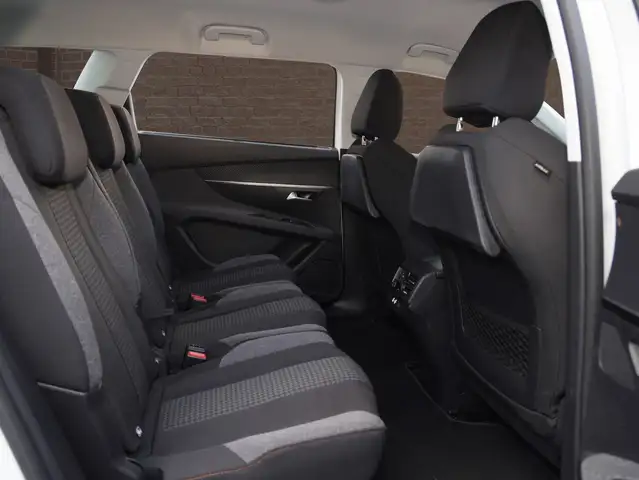 Peugeot 5008 view 7