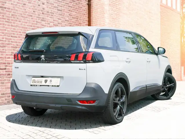 Peugeot 5008 view 4