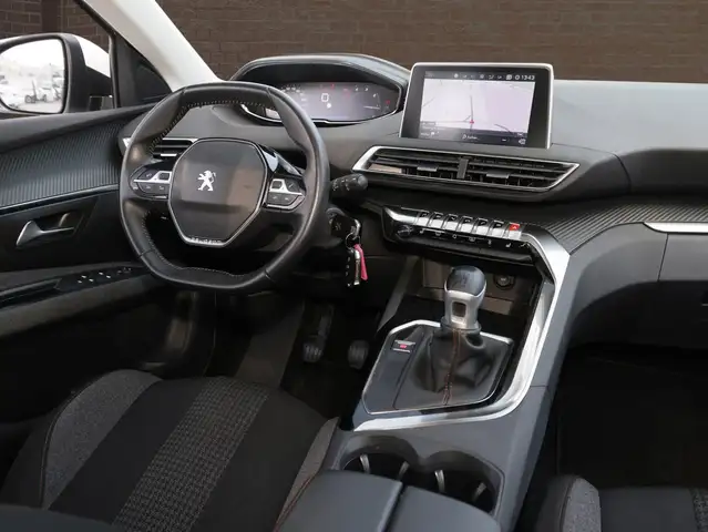 Peugeot 5008 view 8