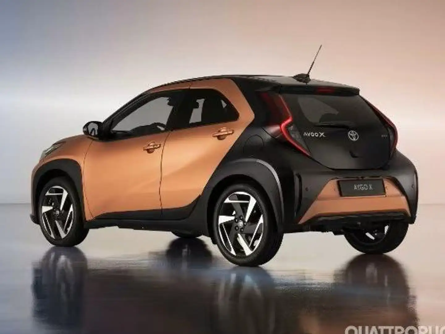 Toyota Aygo X Aygo X 1.5 Hybrid 115cv Auto *Novità* Bronze - 2