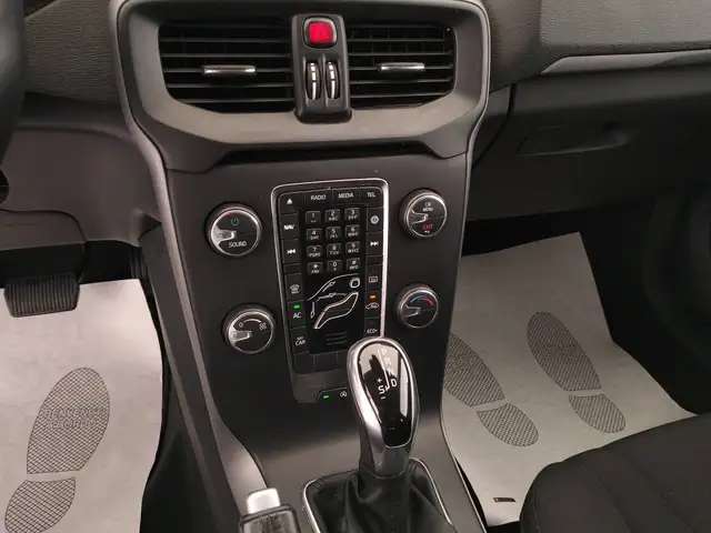 Volvo V40 view 16
